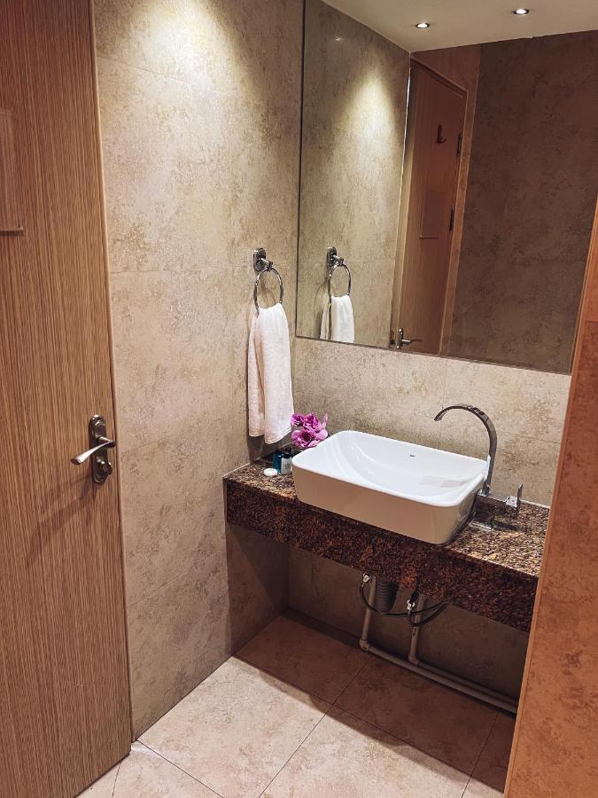It Hotel Tumanyan Street Jerevan Exteriör bild